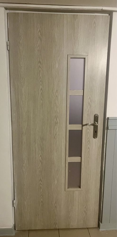 Drzwi w kolorze szarym 80’cm i 70 cm