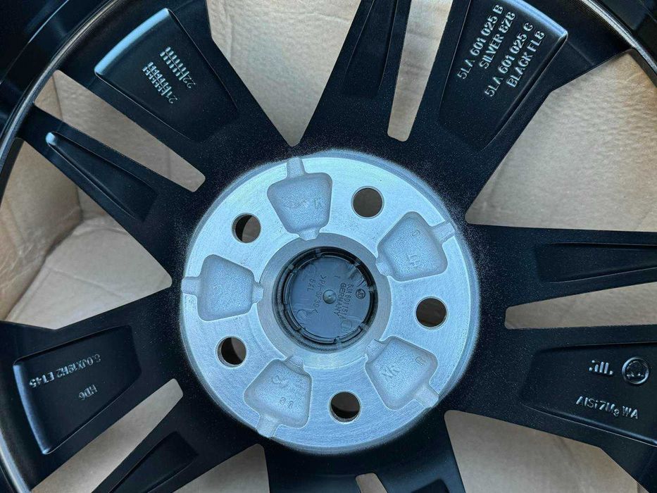 Felgi 19cali 5LA Audi A3 A6 A8 Q2 Q4 RS3 S3 S4 SQ2 5X112 nr9060