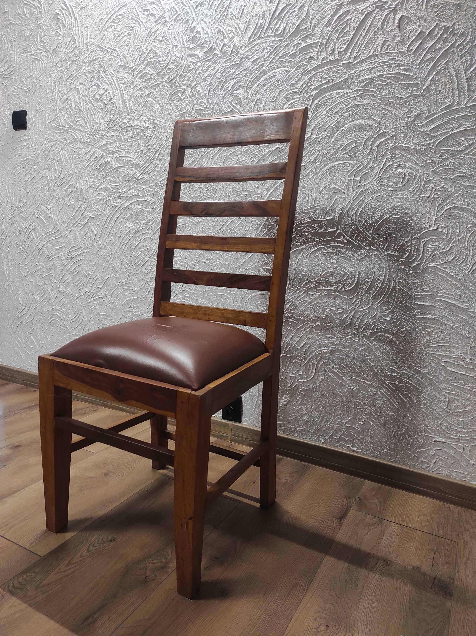 Stół z drewna tekowego i krzesła kolonialne
