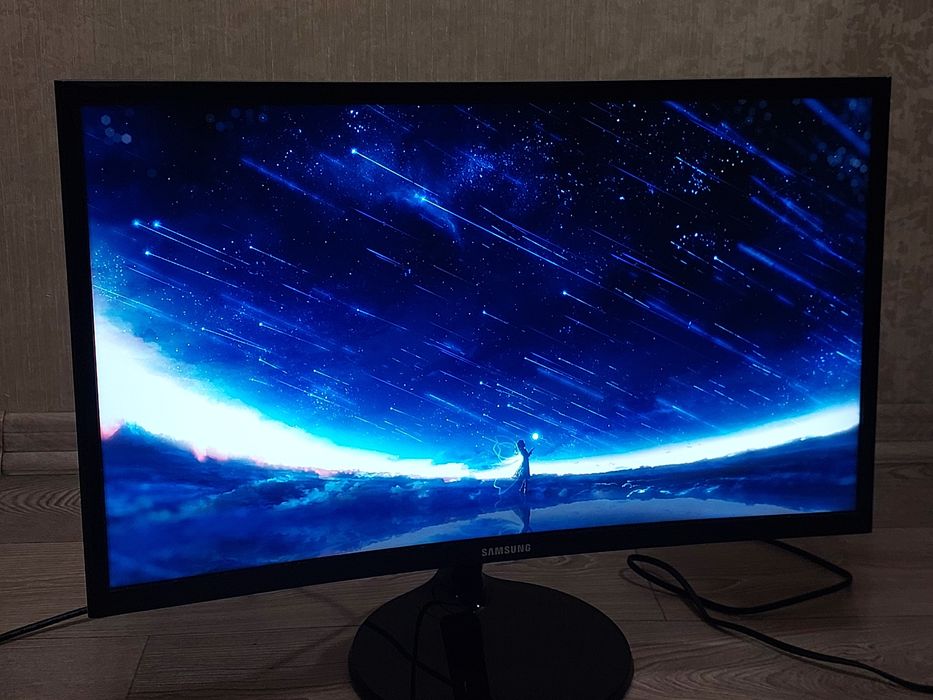 Продам монітор Samsung C24F390FHI