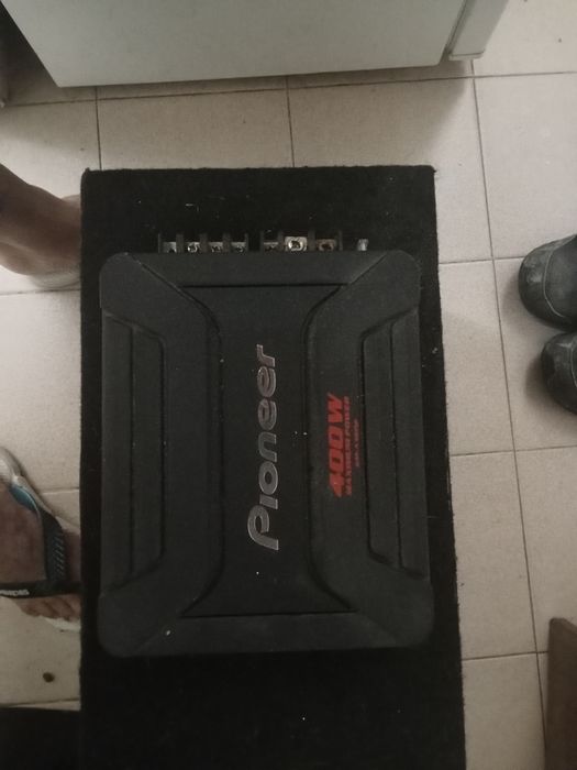 Caixa de som em ótimo estado