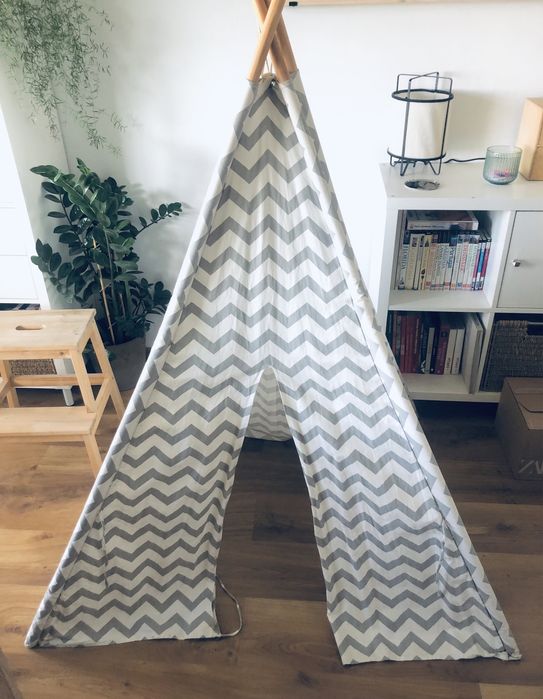 Namiot dziecięcy z płutna i drewna tipi indiański western dziki zachód