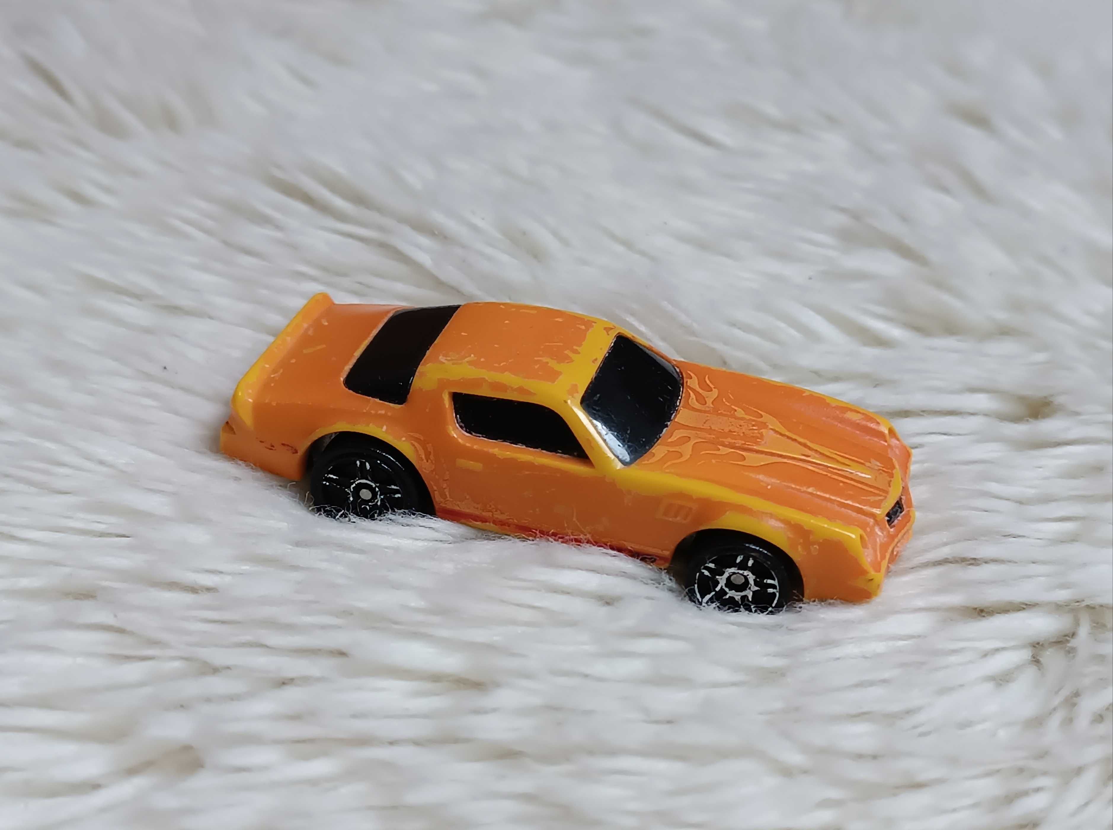 Hot Wheels Camaro Z28 Mattel Samochodziki resoraki pomarańczowe żółte