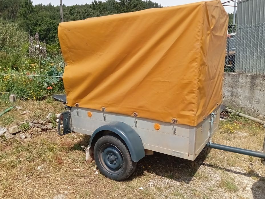 Reboque para transporte de animais