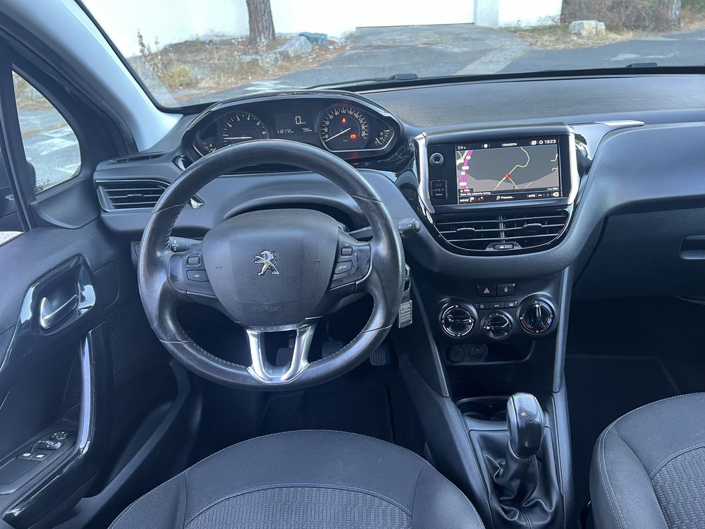 Peugeot  208 1.2 Signature 83cv Nacional 1 dono