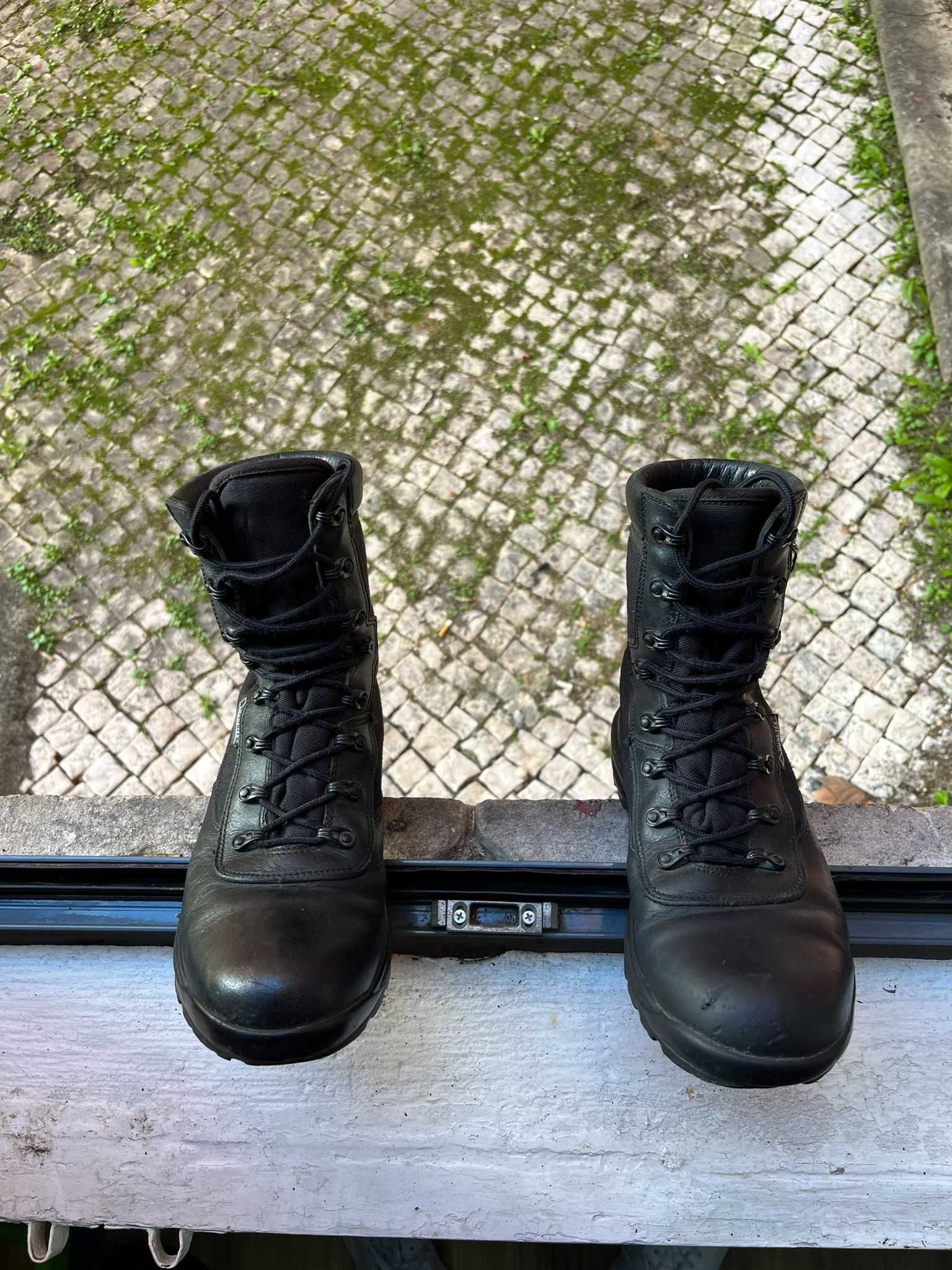 Botas Goretex 42 - militares