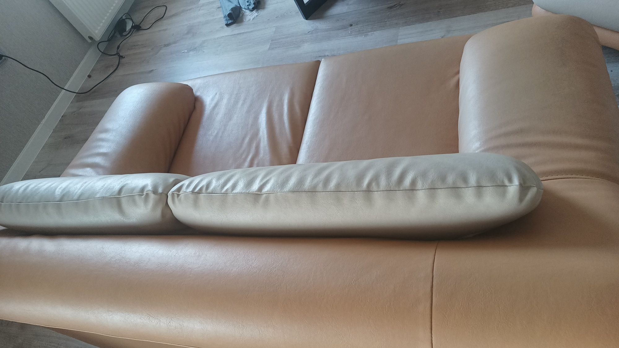 Sofa z ekoskóry + pufa stan bdb