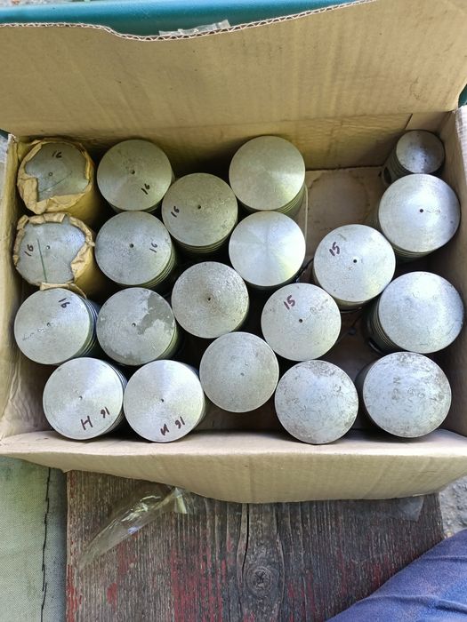 Продам поршня на Яву