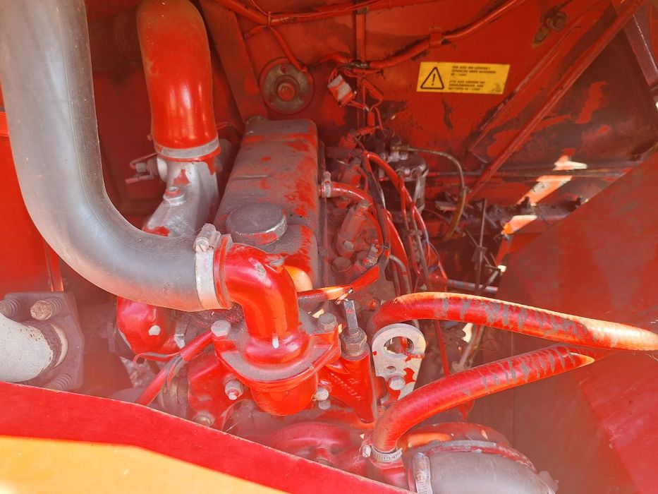 Комбайн Massey Ferguson 16