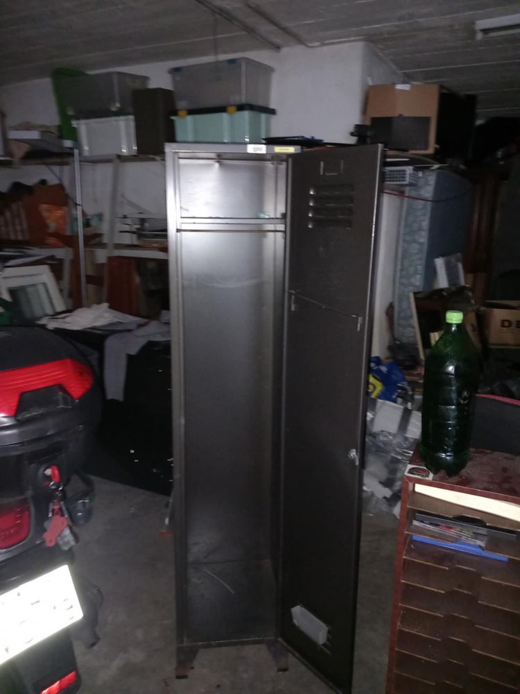 Vendo cacifo de uma portas para arrumacao de objetos em bom estado