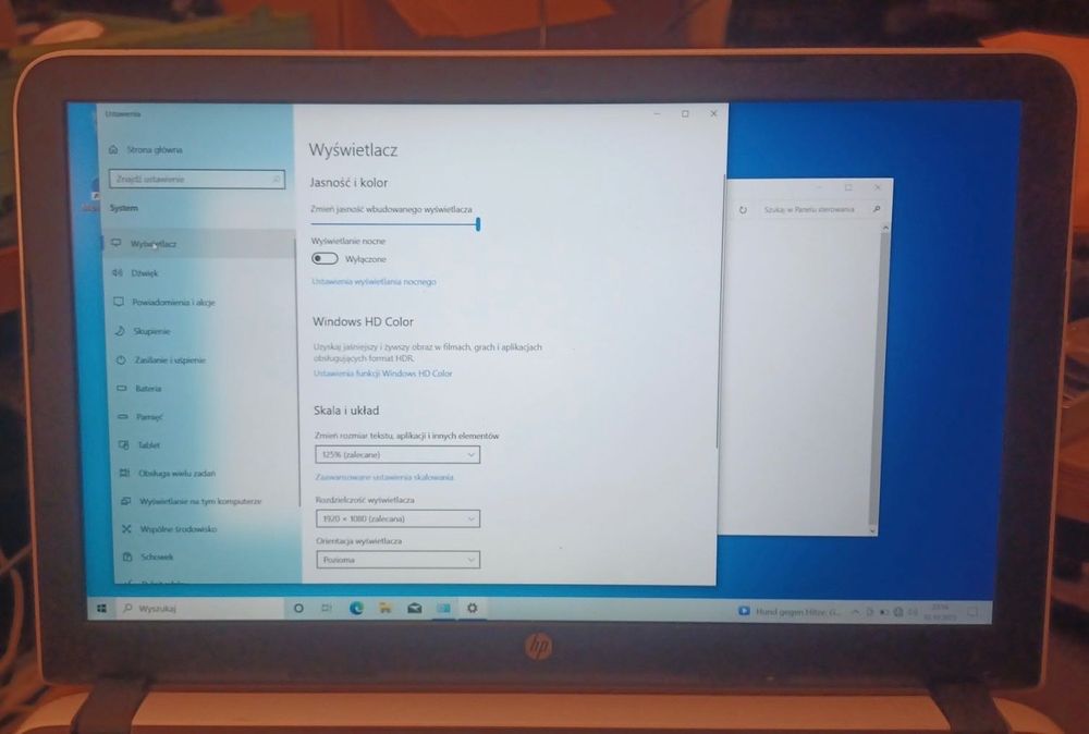 Biały HP Pavilion Notebook - 15-ab266nz (ENERGY STAR) 1 TB/8GB