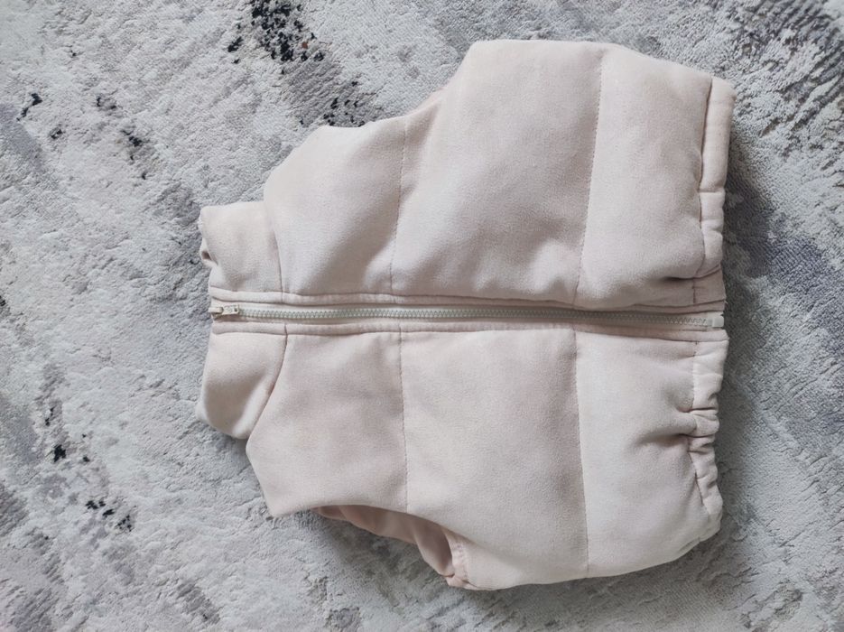 Безрукавка на дівчинку