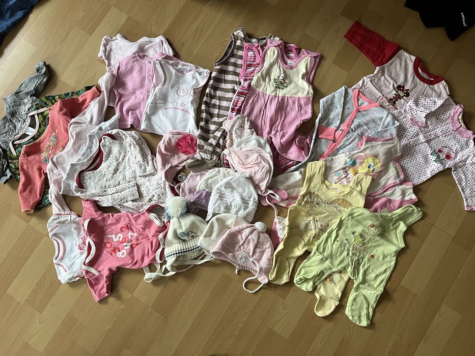 Paka 1 ubran niemowlecych dla dziewczynki 56-62  mix marek