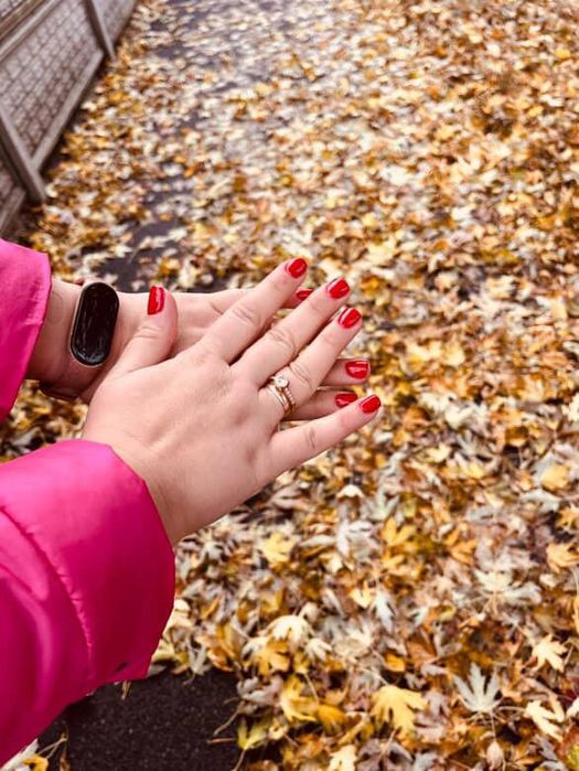 Манікюр, нарощення нігтів