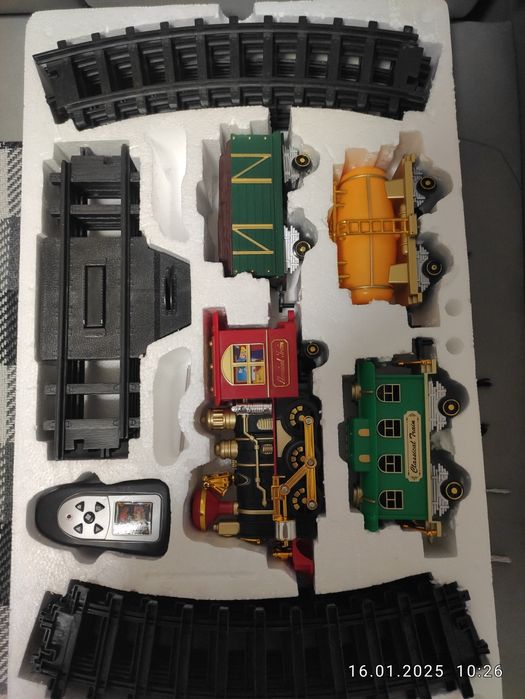 Залізна дорога ,з пультом,з музикальним потягом,великий набір