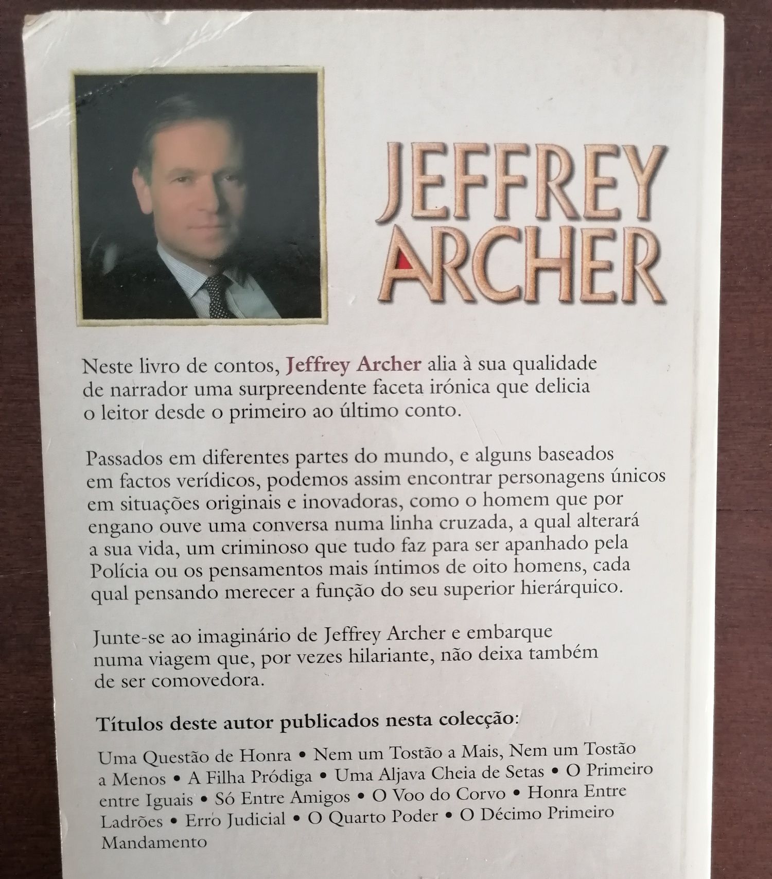 Livro "Quem conta um Conto", de Jeffrey Archer