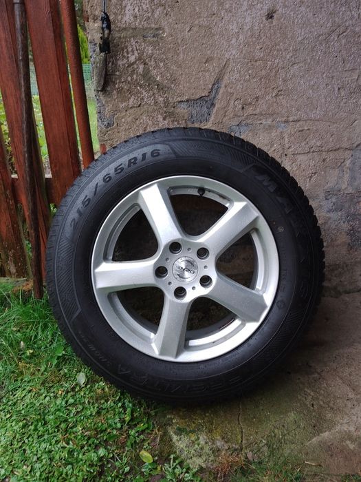 Opany zimowe z felgami Alu 215/65/16