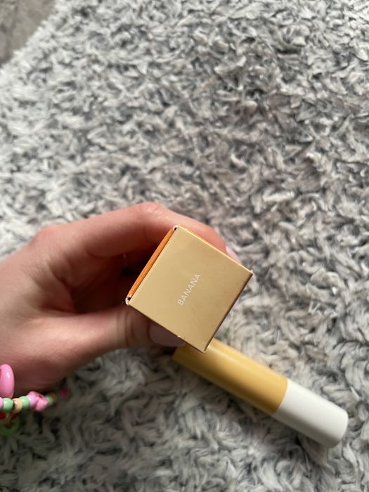 Olehenriksen banana bright cc stick korektor z witamina C sephora