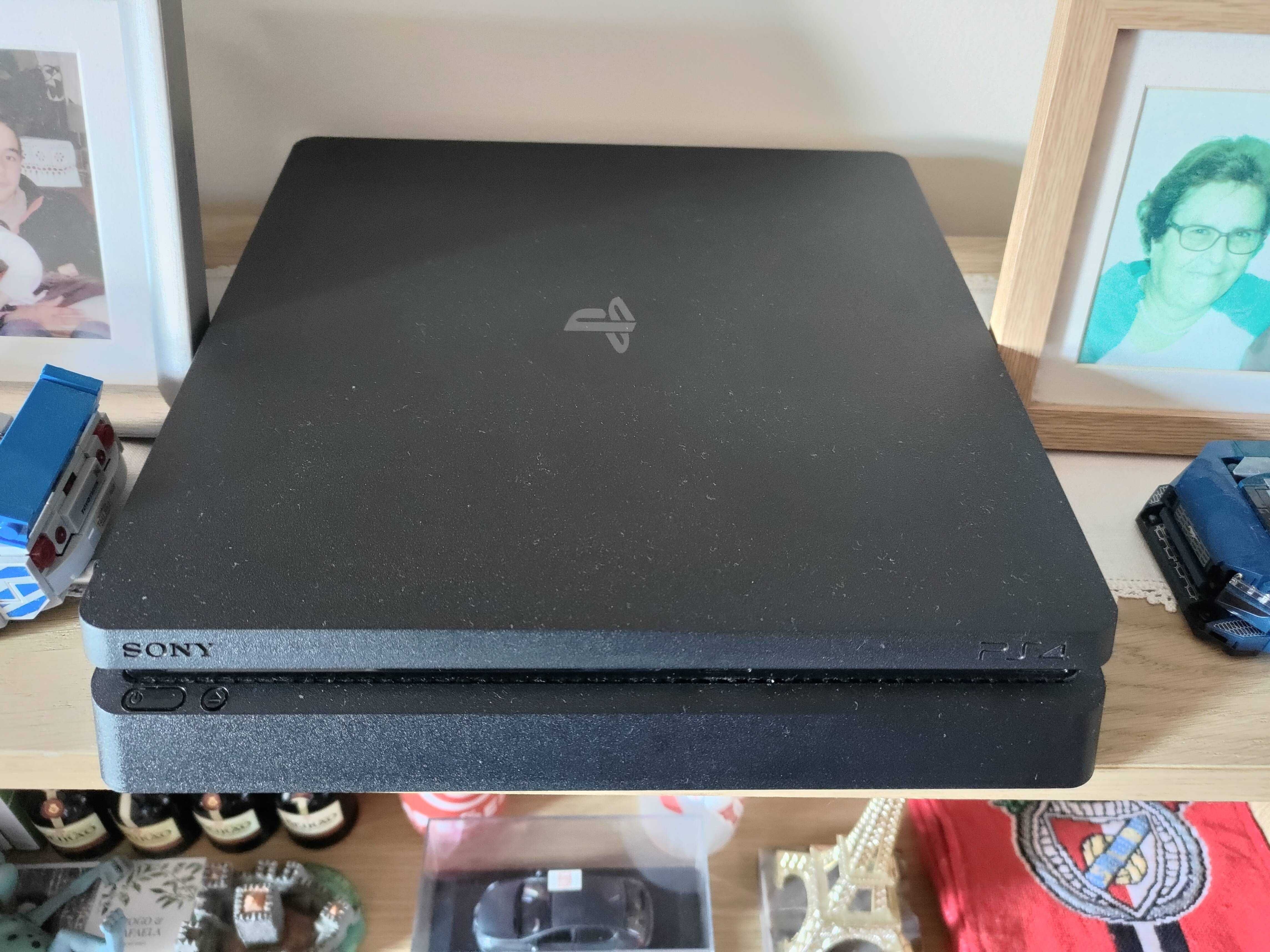 SONY PS4 - PlayStation 4 - 1TB SSD com 4 Jogos + 2 Comandos + Volante