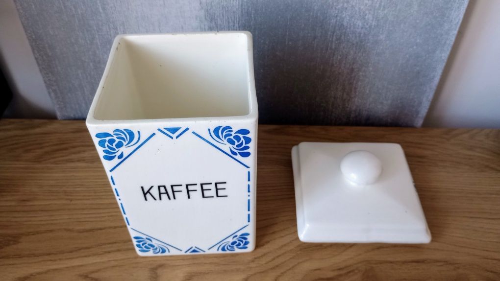 Stary porcelanowy pojemnik na kawę