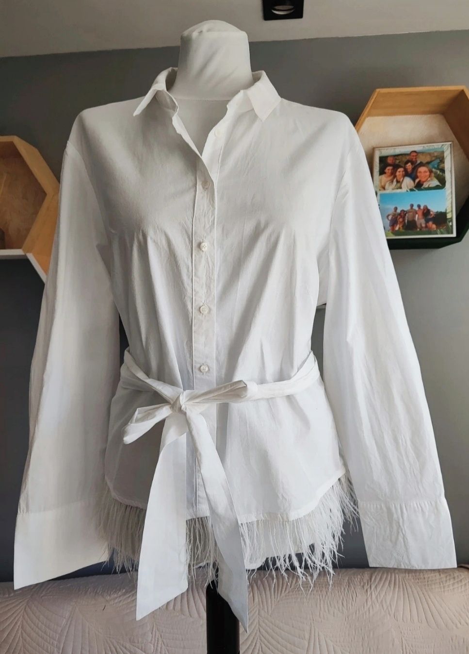 Koszula wiązana zdobiona piórami pióra elegancka casual