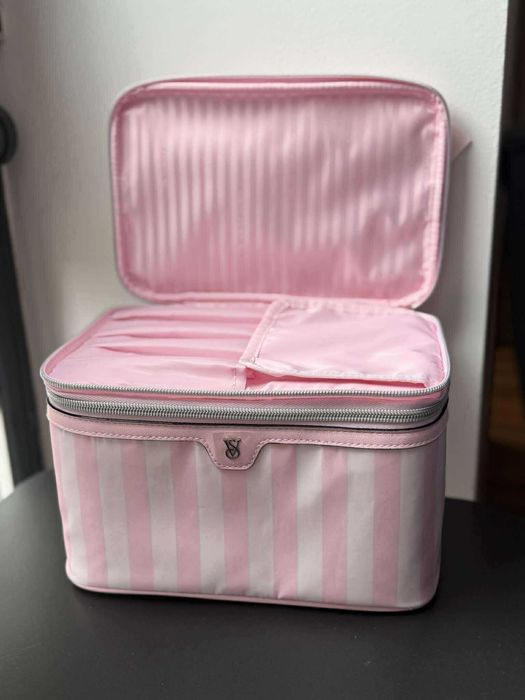 Victoria’s Secret pojemny kuferek kosmetyczka