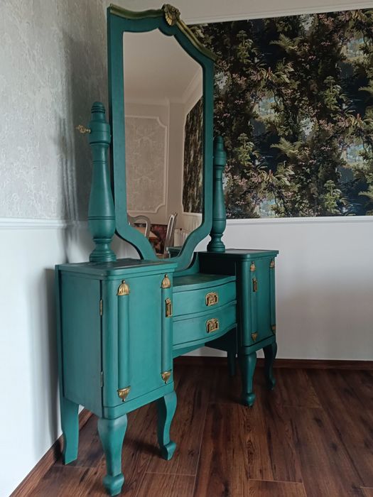 Toaletka ręcznie malowana