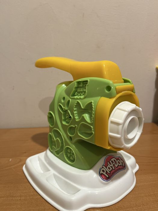 PlayDoh машина іграшка