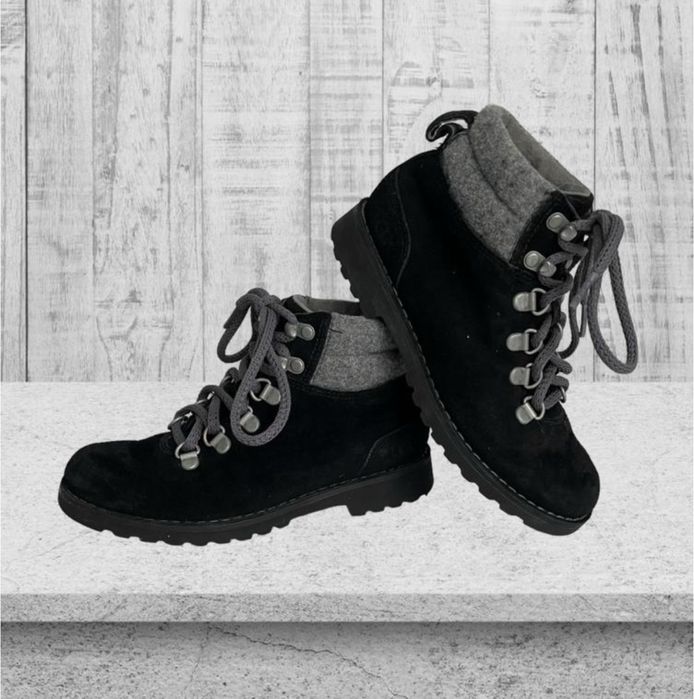 Замшеві демісезонні черевики UGG