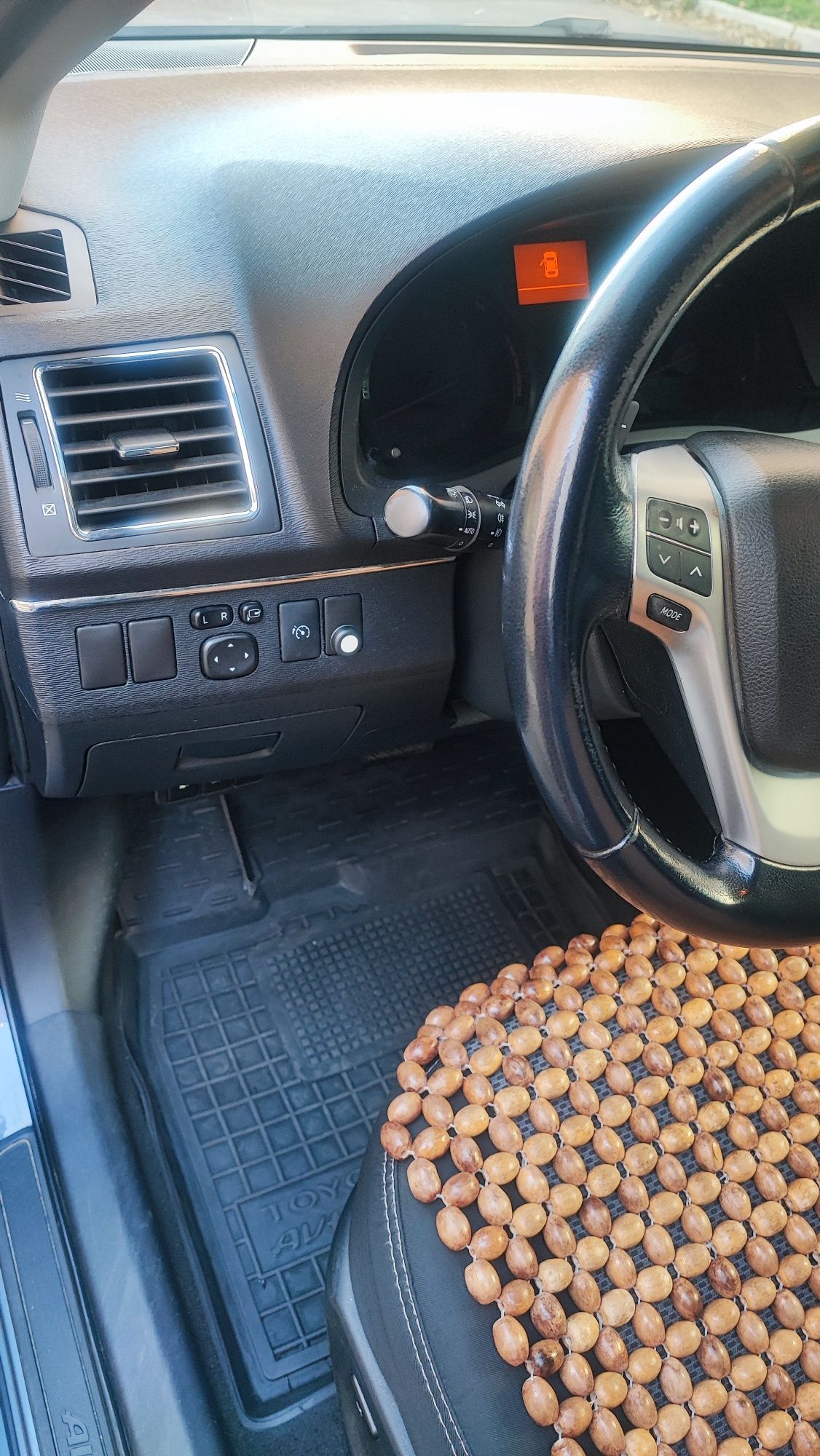 Toyota Avensis 2012
