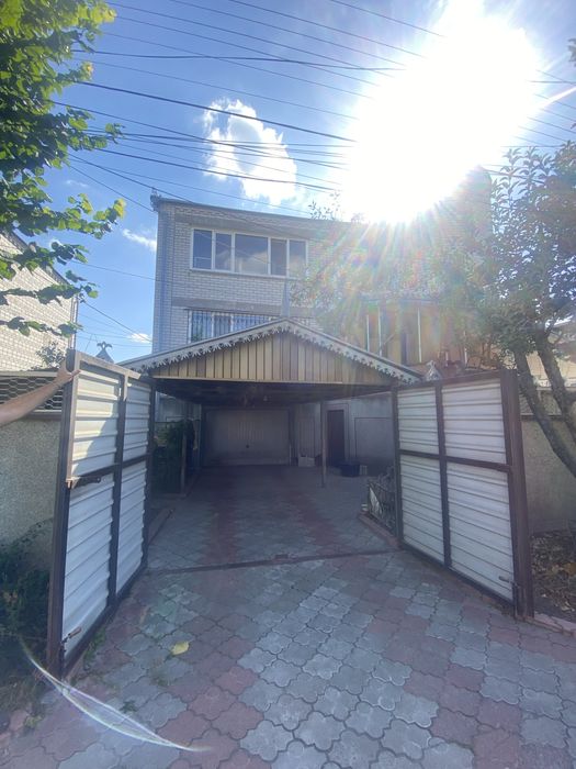 Продам будинок в Броварах р-н.Інтернат