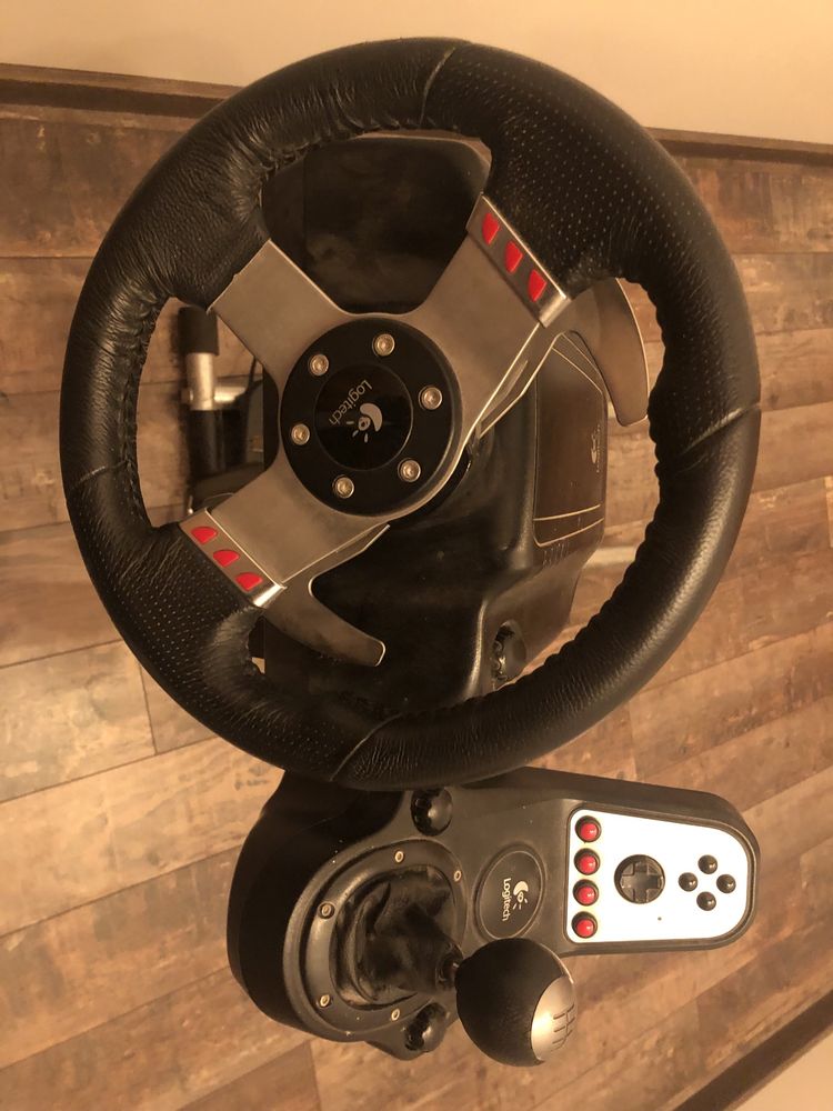 Kultowa kierownica do gier Logitech G27 + stojak