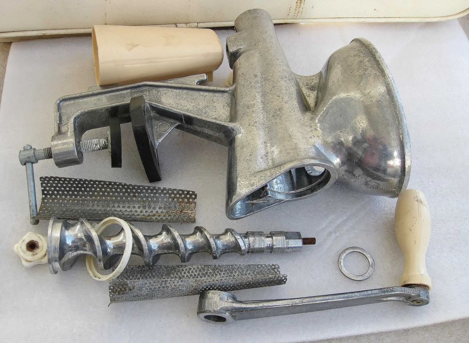 Соковыжималка ручная шнековая СБ 2. Знамя Октября. СССР.