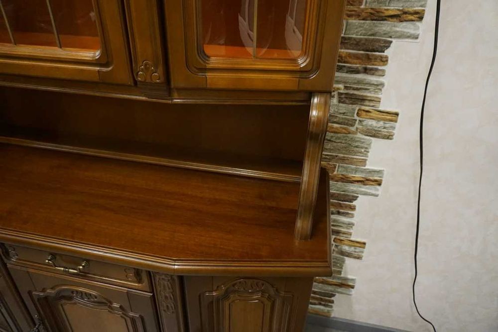 Kredens , Witryna z komodą podświetlana orzechowa szer 130 cm (p-1131)