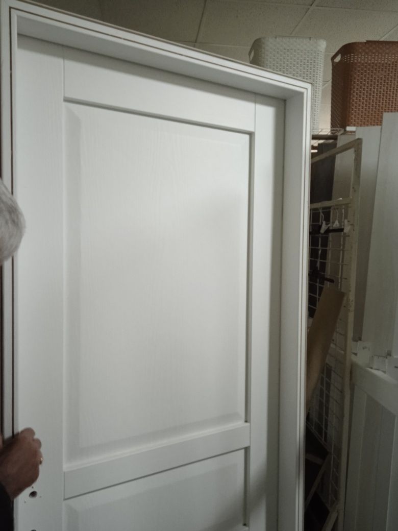 Двери  деревянные Италия 2100 на 830 с коробом и наличниками телескоп