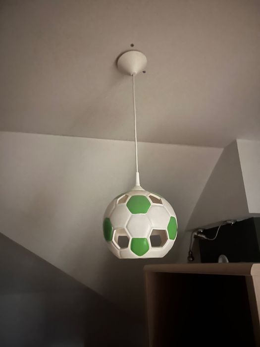 Lampa w kształcie piłki