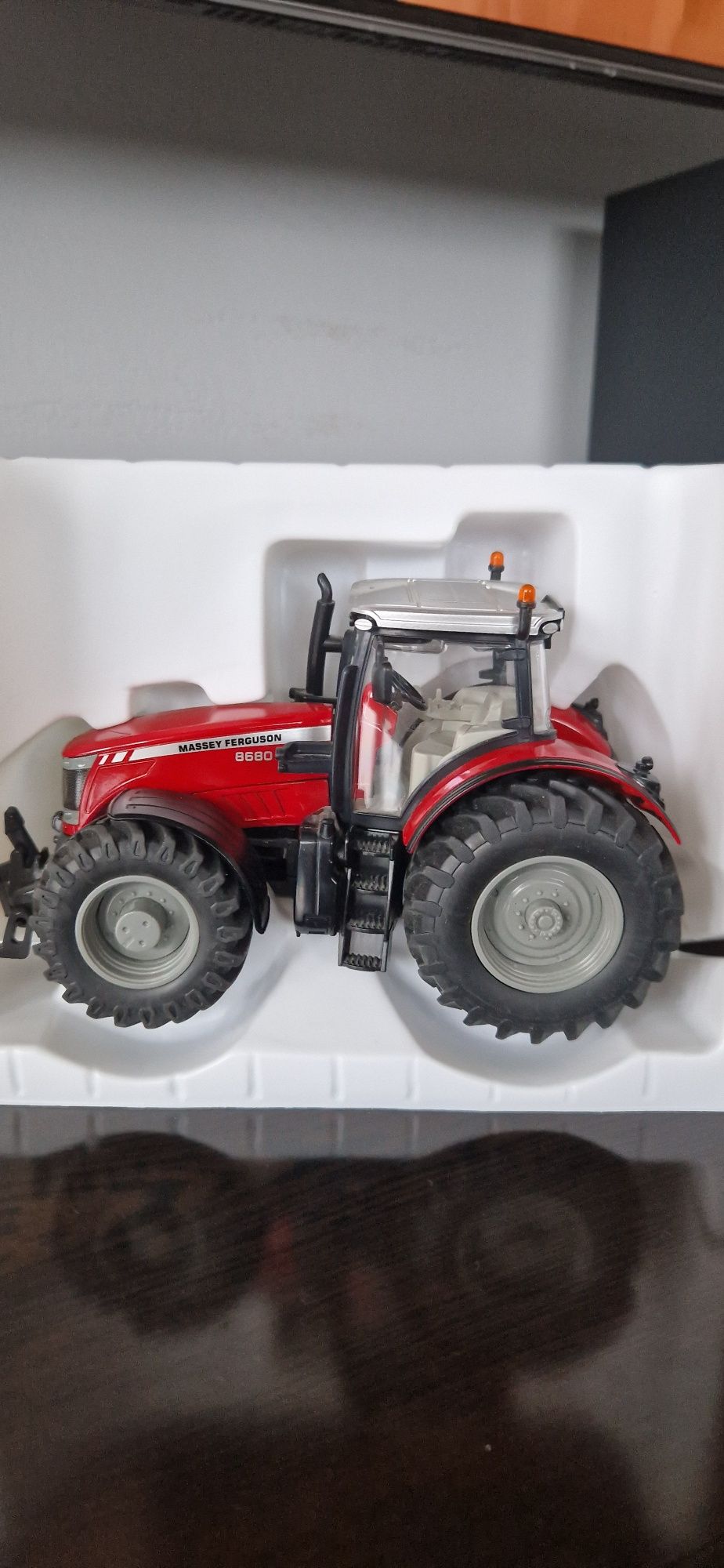 Siku 3270 Massey Ferguson MF 8680