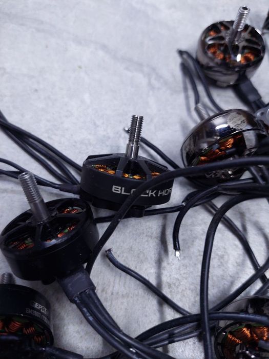 Моторы на FPV EMAX 2807 11300KV и другий для 5"7"8"