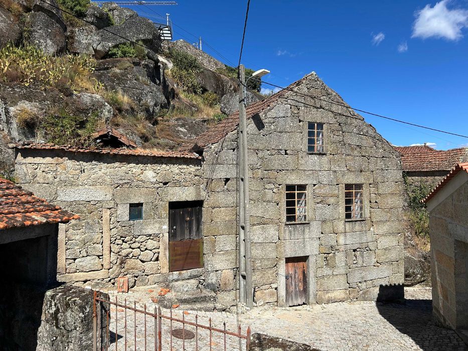 Casa em aldeia - Algodres