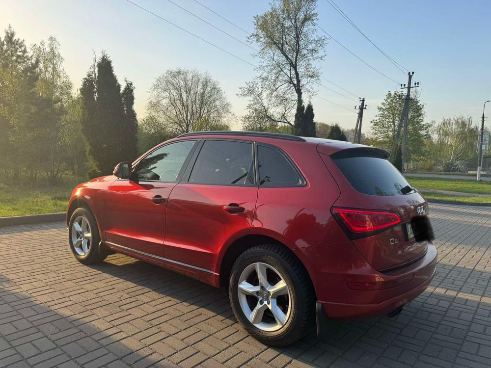 Продам офіційну цілу AUDI Q5 2.0 TDI