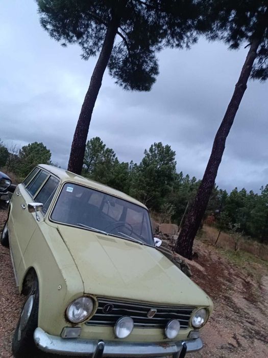 Clássicos antigos Fiat 124 van 1.2