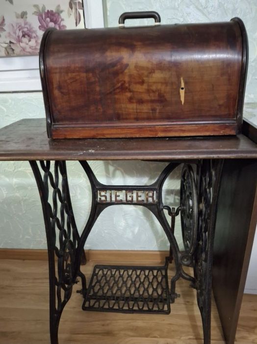 Швейная машинка фирмы SIEGER