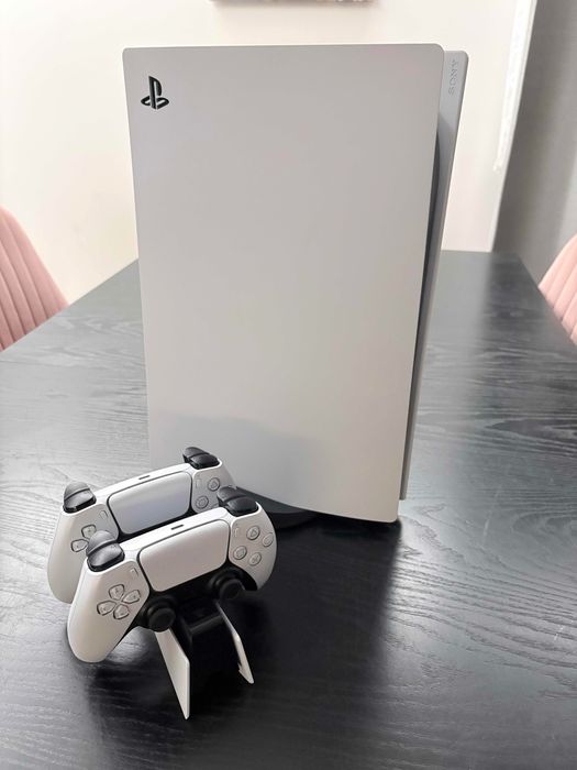Konsola PS5 z napędem + 2 Pady + stacja ładująca | Stan prawie idealny