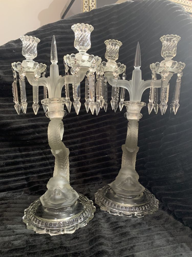 Casticais/candelabros golfinho em vidro e cristal.