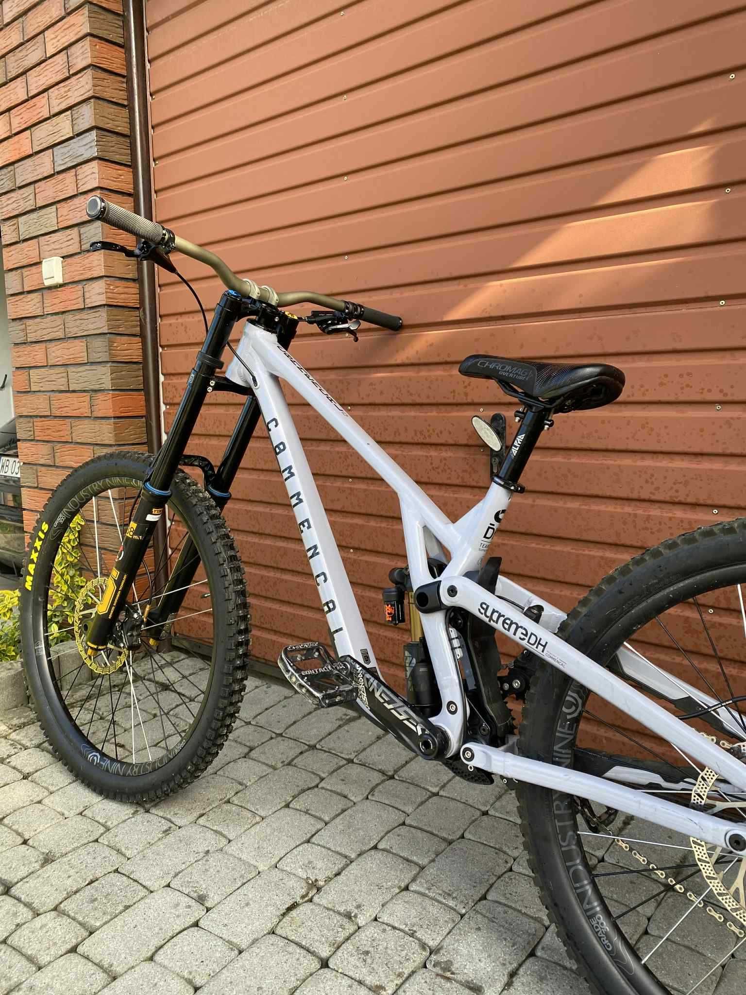 Commencal supreme v5 L