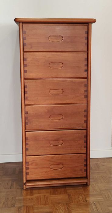 Camiseiro com seis gavetas, com puxadores embutidos