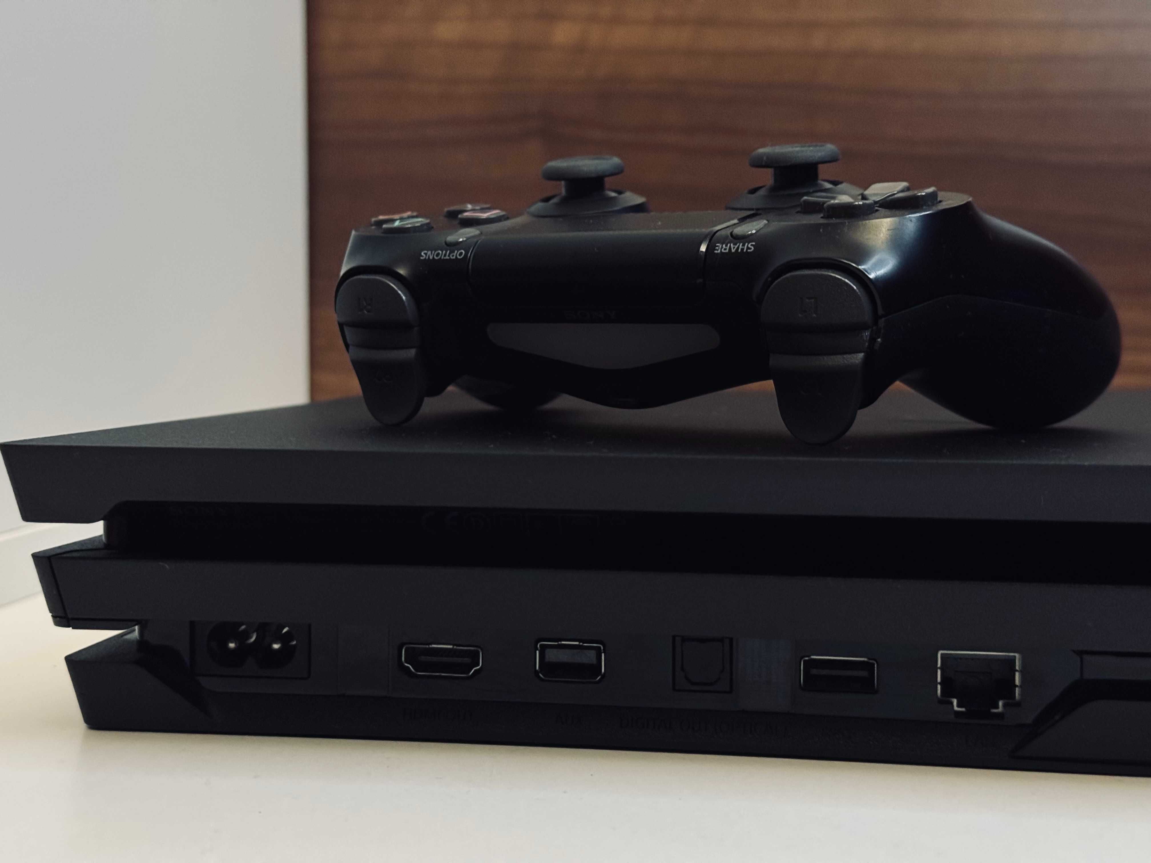Konsola PlayStation 4 Pro PS4 Pro 1TB CUH-7216B z Padem