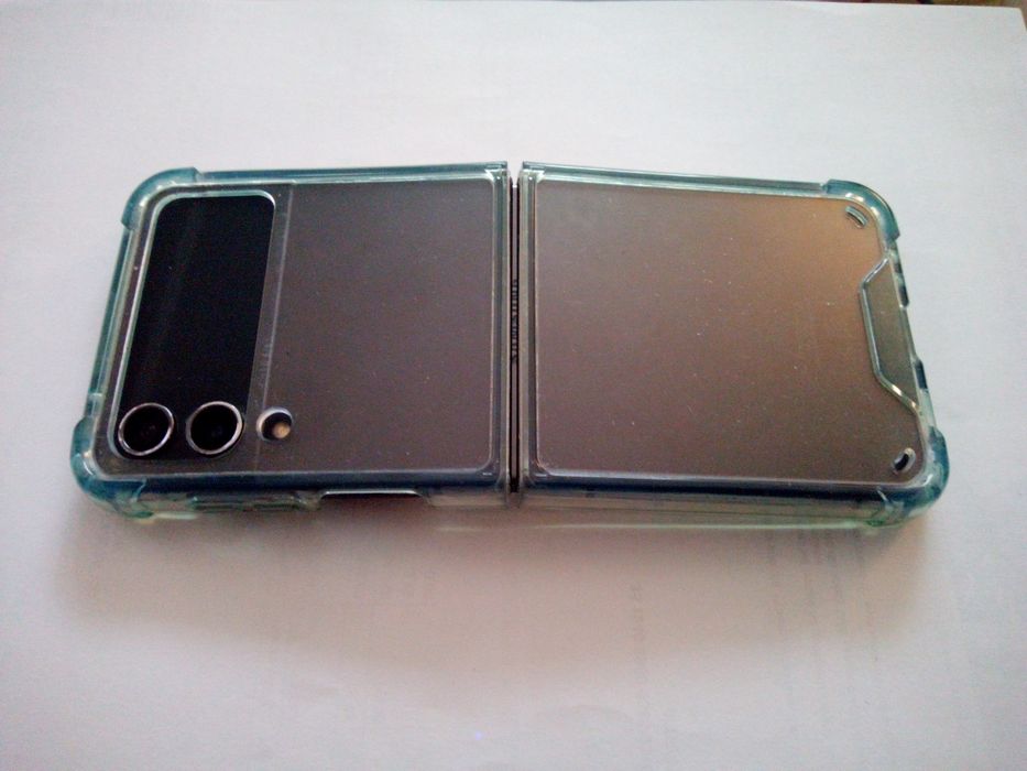 Samsung Galaxy Z Flip 4 + etui