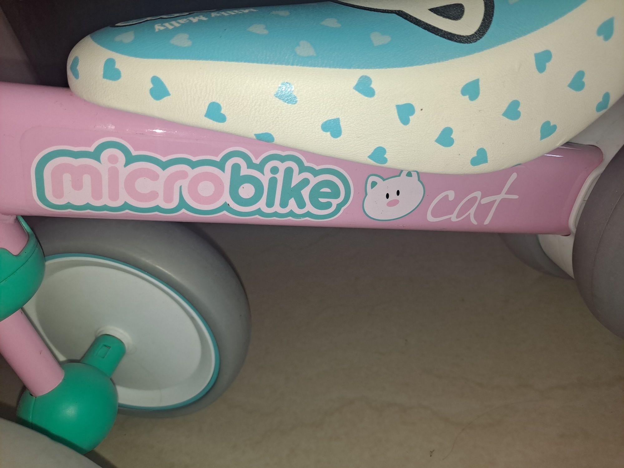 Rowerek biegowy mały microbike cat miały mally