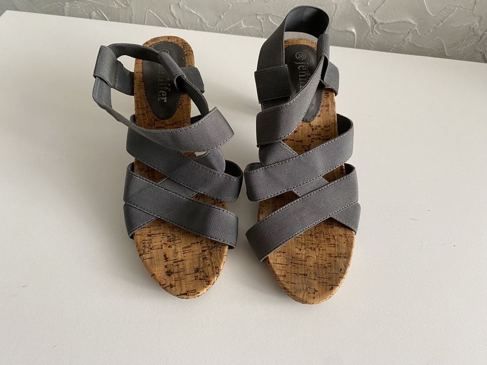 Damskie buty na obcasie z szarymi paskami marli Jenifer rozmiar 38